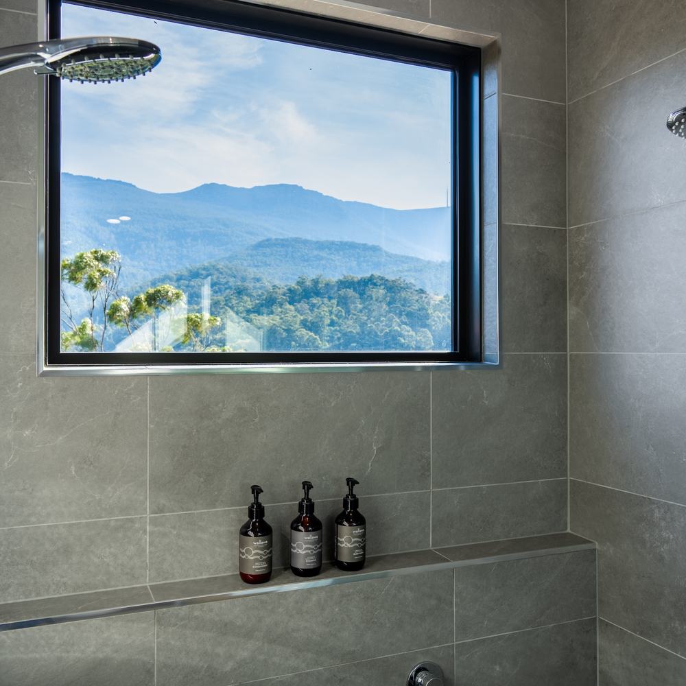 Double shower overlooking kunanyi mt wellington in stillwater cabin