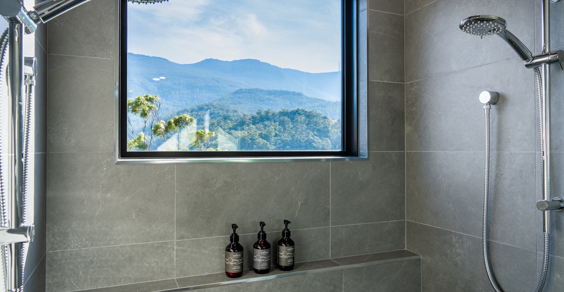 Double shower overlooking kunanyi mt wellington in stillwater cabin